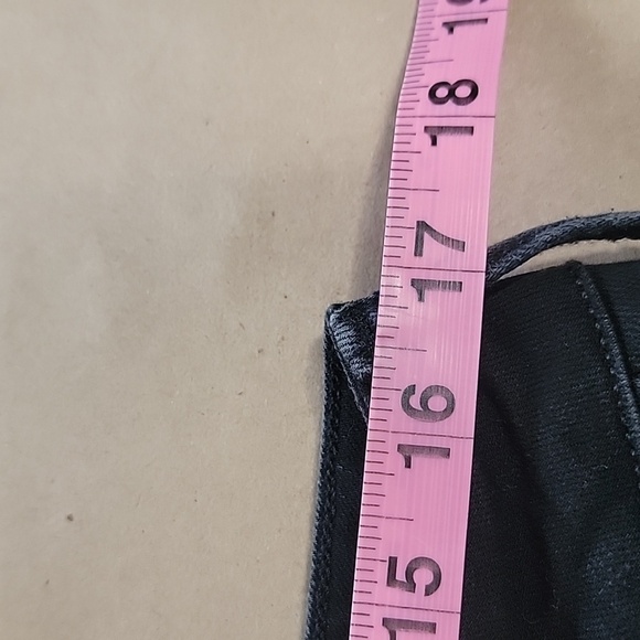 SO Size Jrs 15 / 32 Black Low Rise Bermuda Denim Shorts, Cuffed Hem, Gently Used - Picture 4 of 11